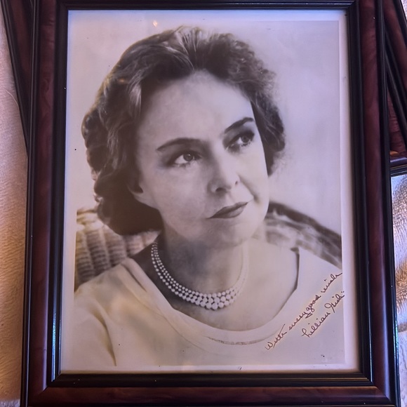 Lillian Gish 8X10 Signed Autograph! - Picture 3 of 3